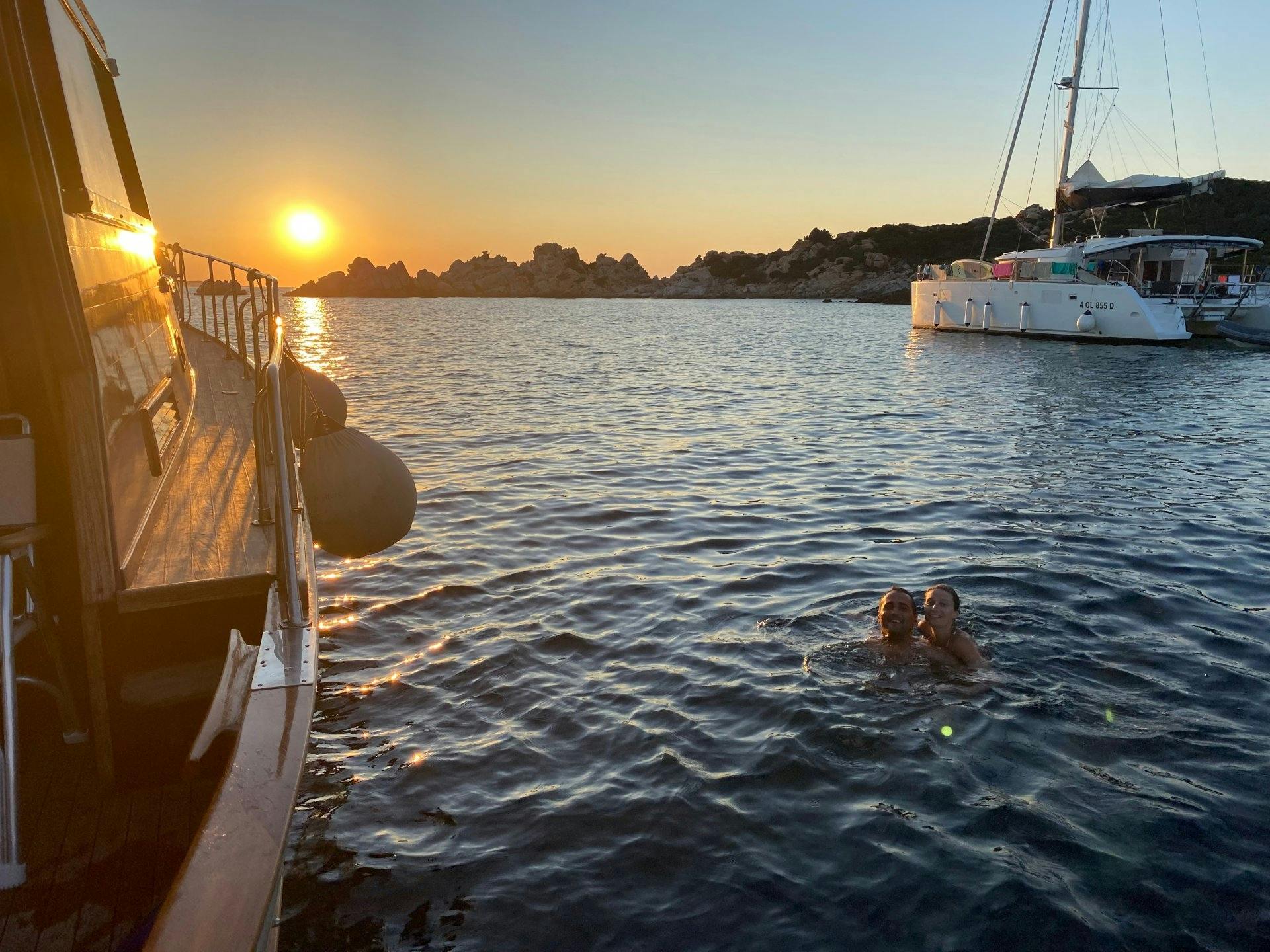 Maddalena Archipel sunset cruise with dinner from Palau