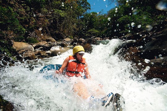 Esperienza di River Tubing e passeggiata a cavallo alla Hacienda Guachipelin