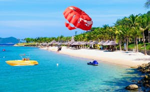 Parasailing in Nha Trang