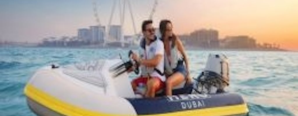 90-minütige Bootstour am Vormittag entlang der Küste von Dubai