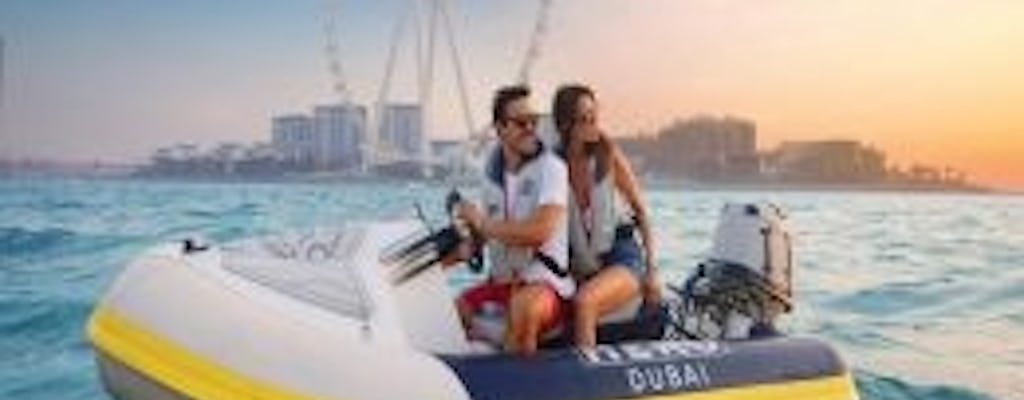 90-minütige Bootstour am Nachmittag entlang der Küste von Dubai