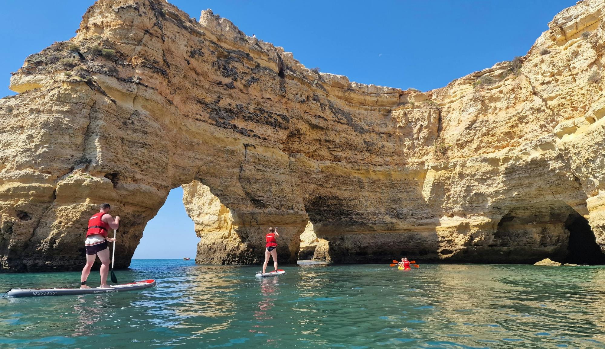 Grotten en kliffen per Stand Up Paddle met Transfer