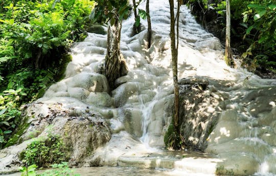 Tour a las cataratas de Bua Thong con paseo en barco y recogida