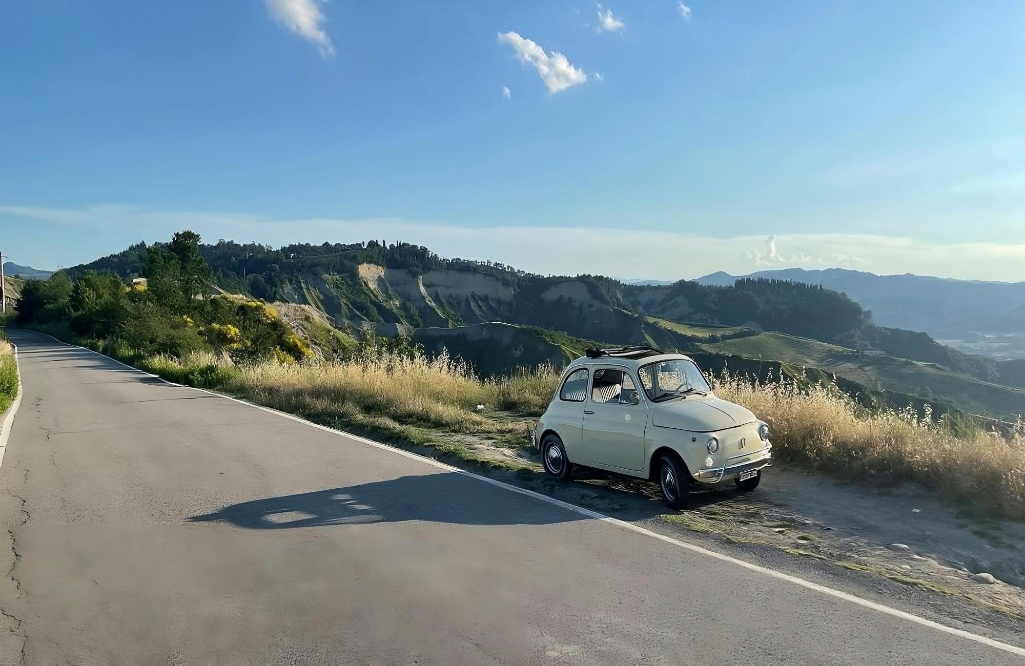 Vintage Fiat 500 guided driving tour on the hills of Bologna