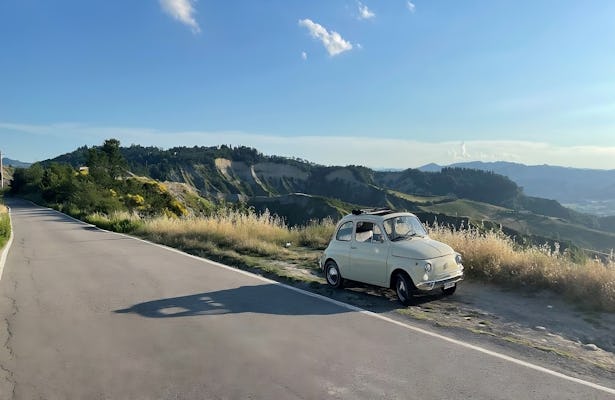 Wycieczka z przewodnikiem zabytkowym Fiatem 500 po wzgórzach Bolonii