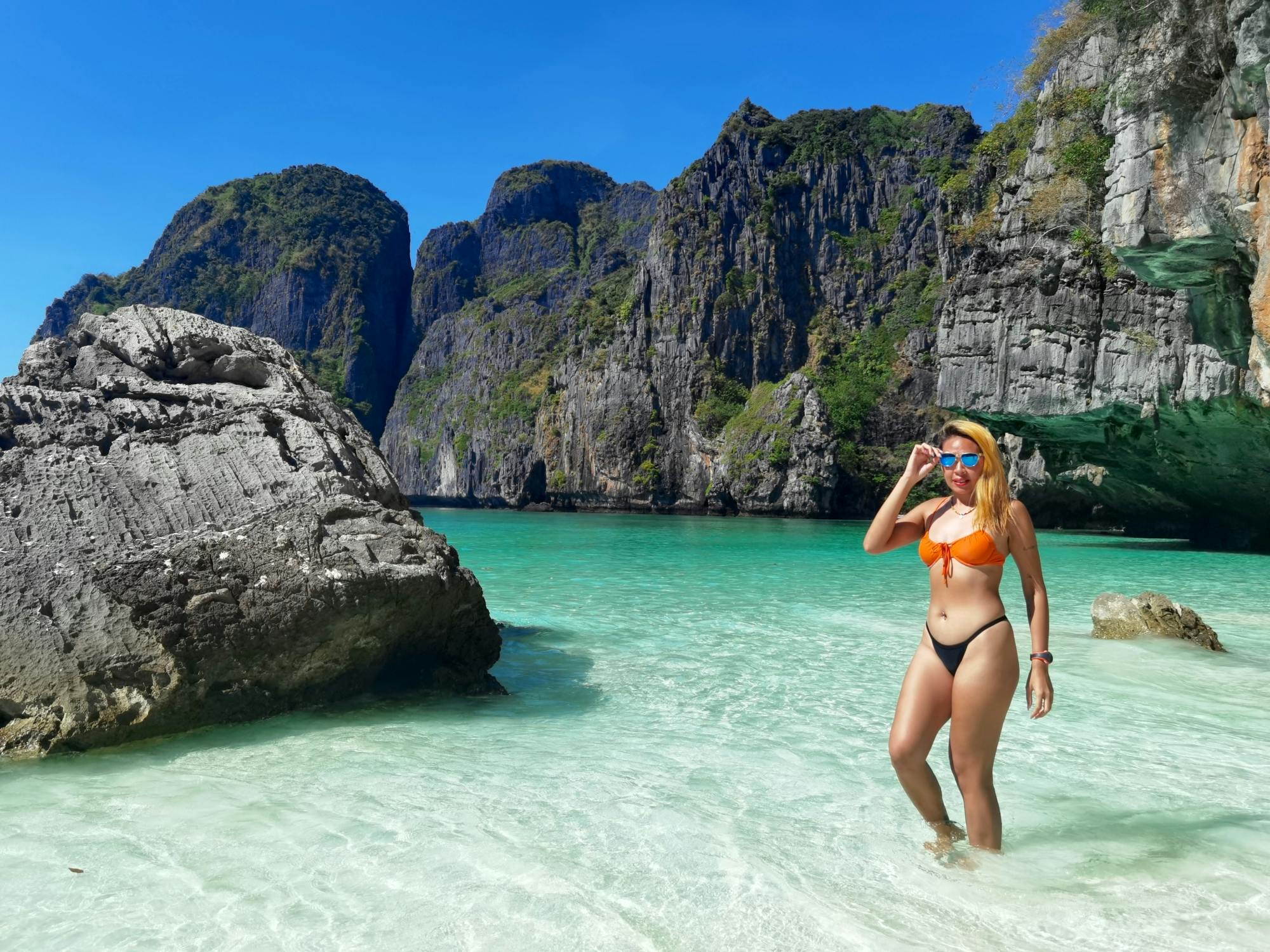 Go to Phi from Railay with transfers & long tail boat tour
