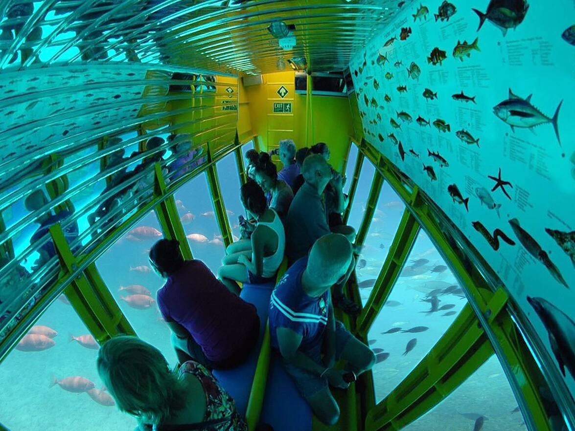 Excursión en barco semisubmarino