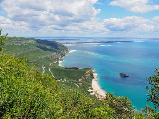 Parque Nacional da Arrábida e passeio de barco pelas praias