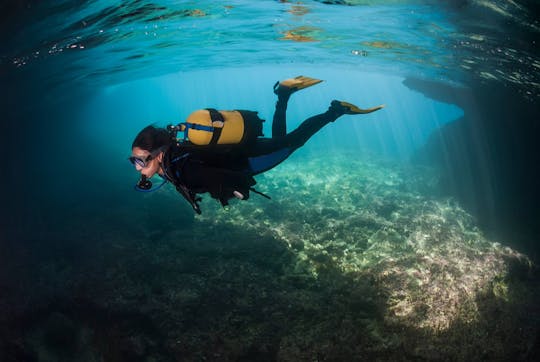 Een duik uit de kust met H2O Scuba Academy