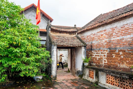 Excursão de dia inteiro à tradicional vila de Duong Lam com almoço local