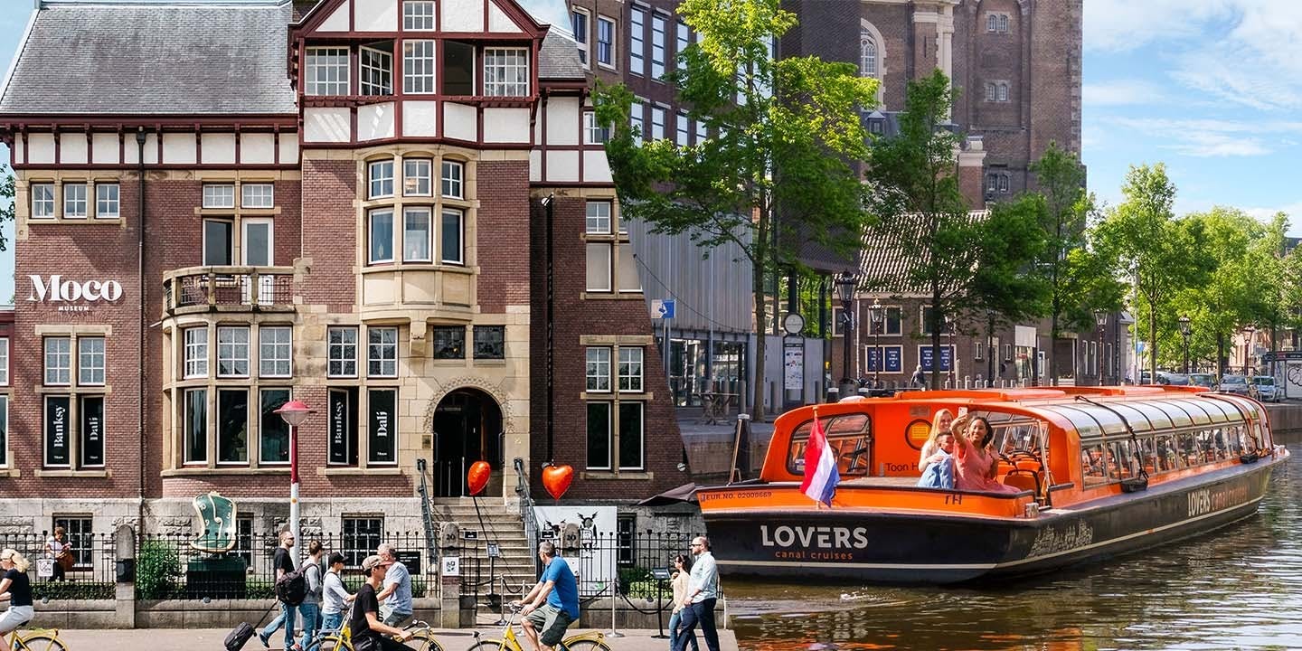 Moco Museum en 1 uur durende rondvaart door de grachten van Amsterdam