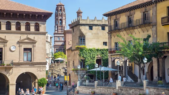 Barcelona Highlights Tour con entrada al Poble Espanyol