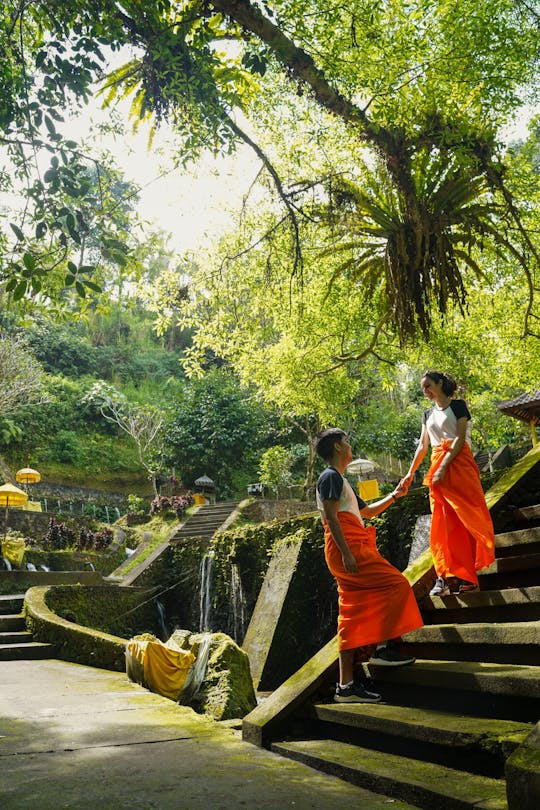 Tour de día completo a los templos con ritual de baño sagrado desde Bali