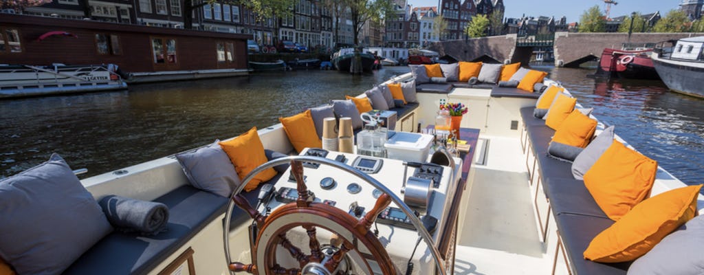 Amsterdam canal cruise with live German commentary