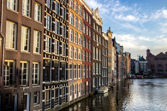 Cruzeiro pelos canais da cidade de Amsterdã e ingresso para o Museu STRAAT