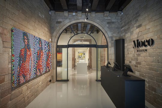 Rundgang durch Barcelonas El Born mit Eintrittskarte für das Moco-Museum