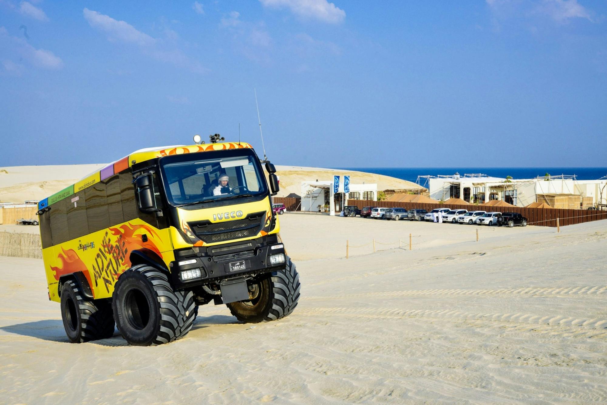 Wycieczka autobusem Monster Bus po pustyni z jednodniowym karnetem do Al Majles Resort