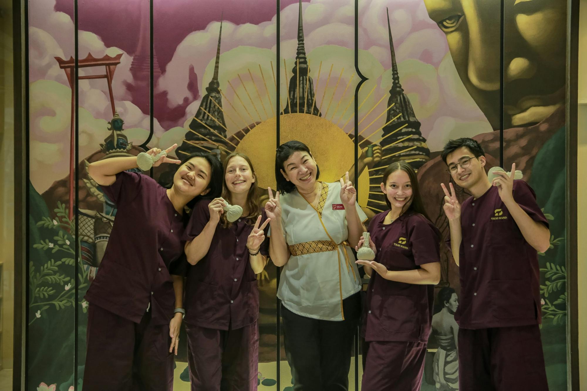 Kräuterkompressen-Massage-Workshop in Bangkok