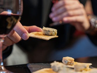 La Escuela del Vino maridando vino con queso