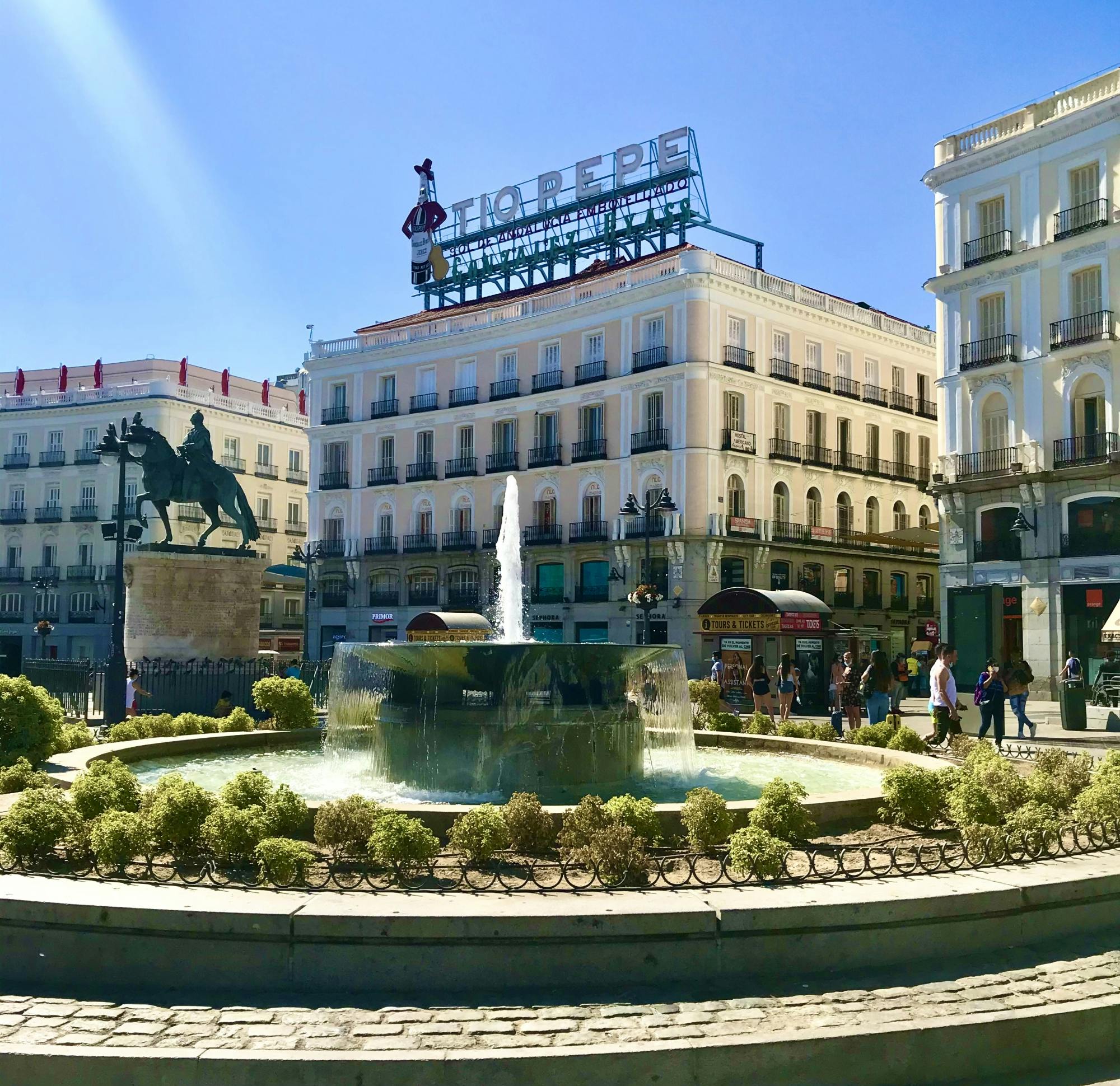 Visita guidata ai luoghi fotogenici di Madrid con un locale