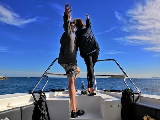 Dagtocht per speedboot van Hvar naar de Blauwe Grot en het eiland Vis