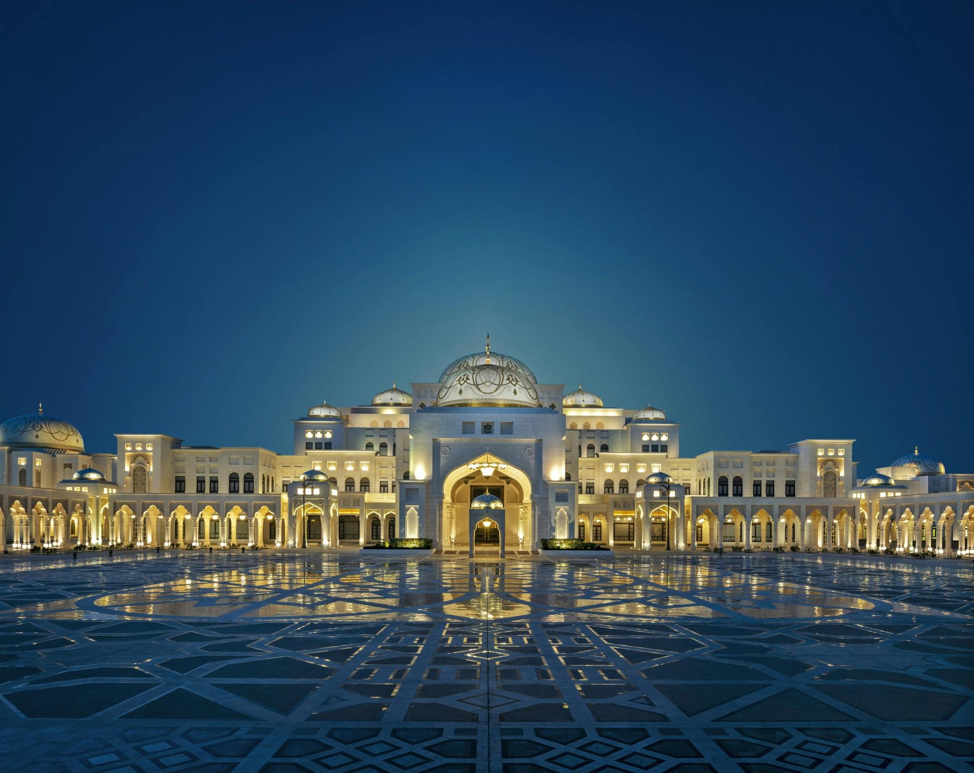 Bezoek aan Qasr al Watan en gouden cappuccino in Emirates Palace
