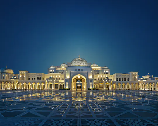 Wizyta Qasr al Watan i złote cappuccino w Emirates Palace
