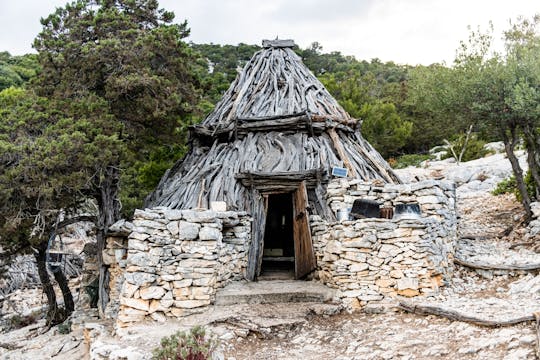 Cuiles de Buchi Arta y cena sarda en Cala Gonone