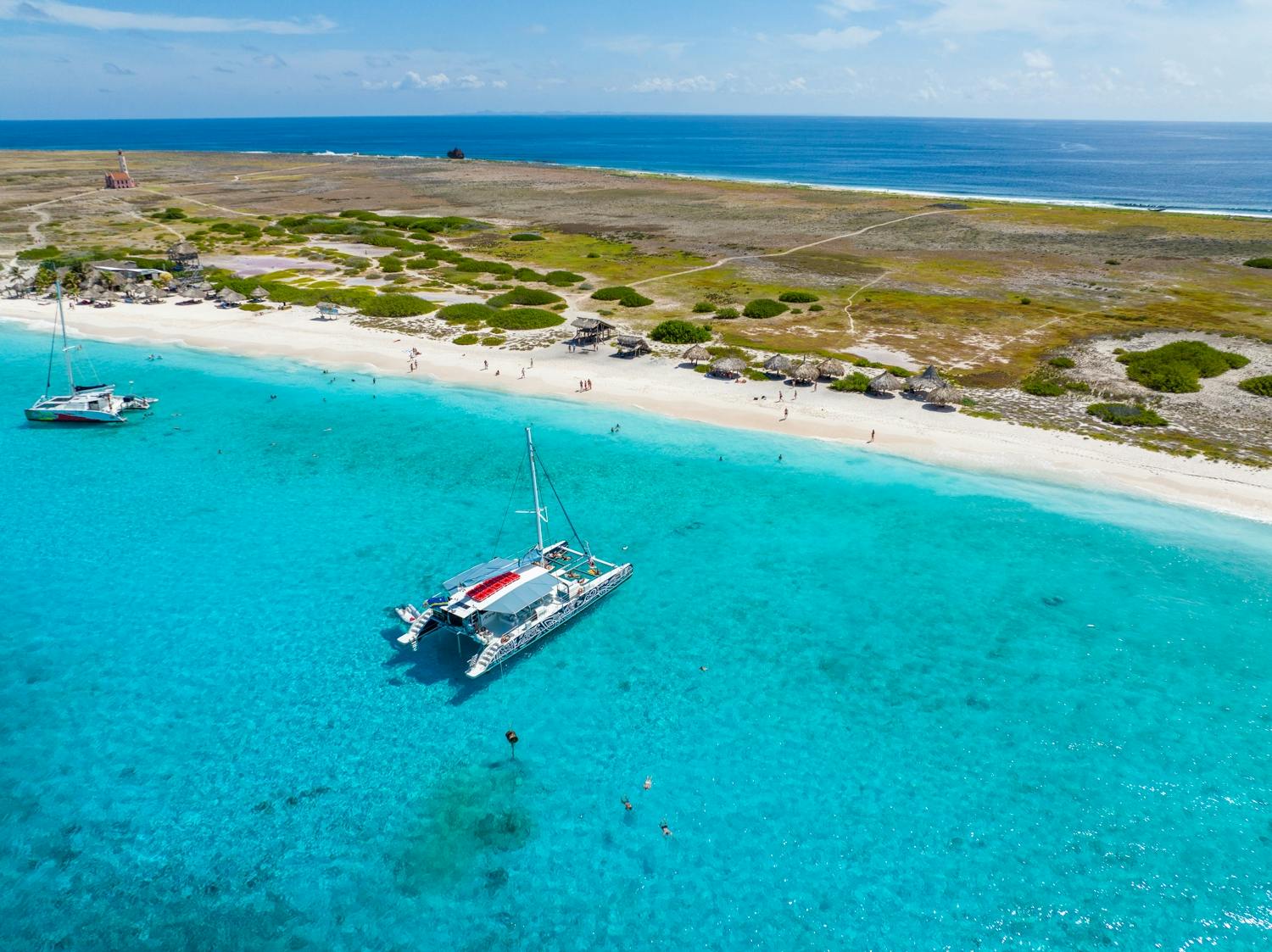 Viagem de catamarã ao pôr do sol em Klein Curaçao com churrasco ao almoço e bar aberto