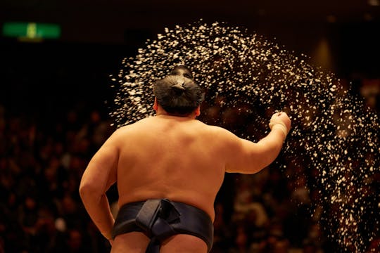 Poranny trening sumo w Tokio