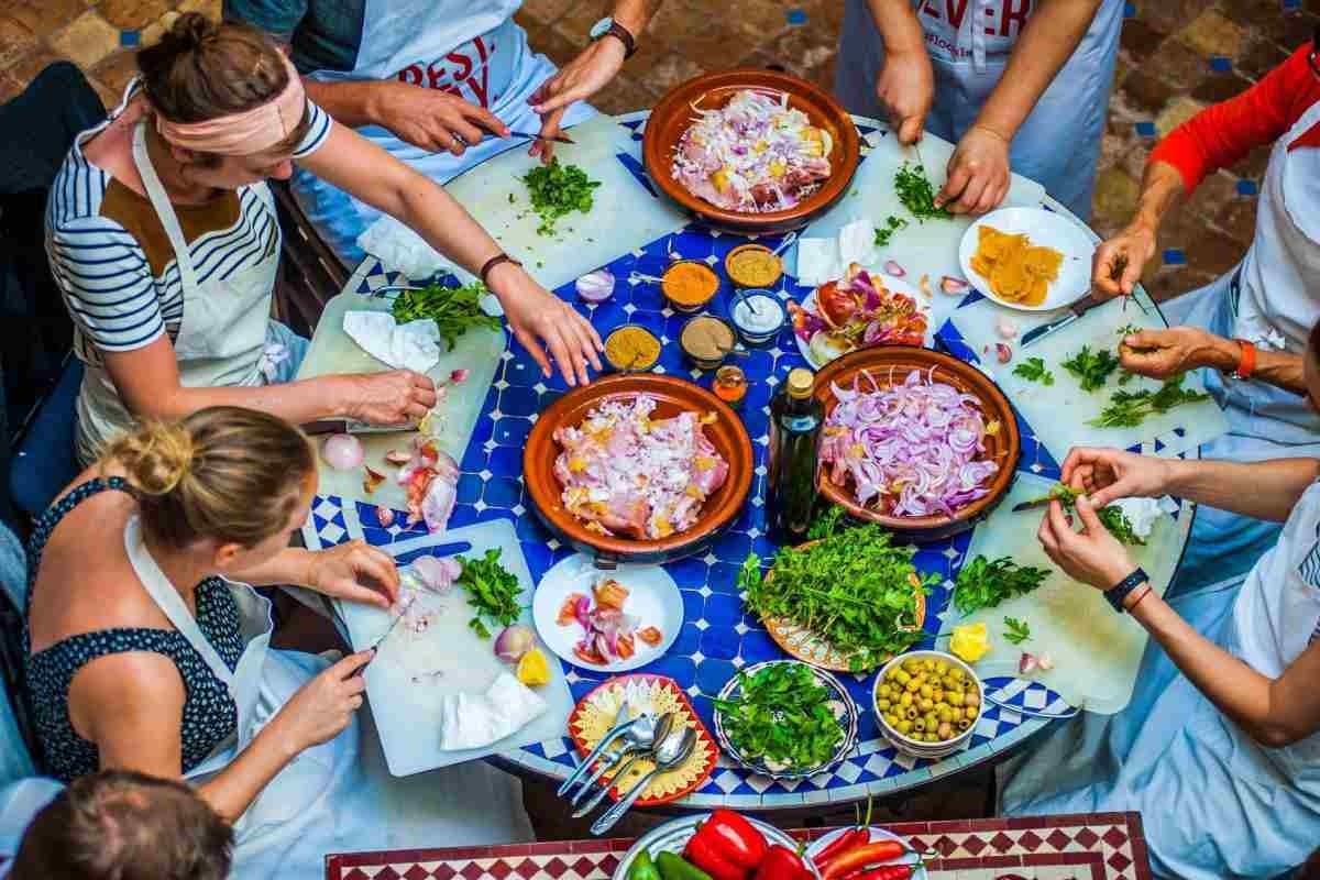 Experiência culinária marroquina em uma vila local de Agadir