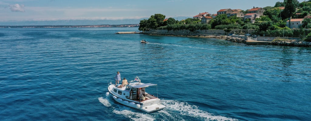 Prywatna łódź na chorwackich wyspach z Zadaru