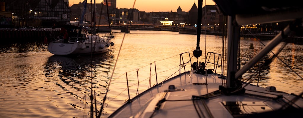 Yachtkreuzfahrt bei Sonnenuntergang in Danzig mit Begrüßungsgetränk