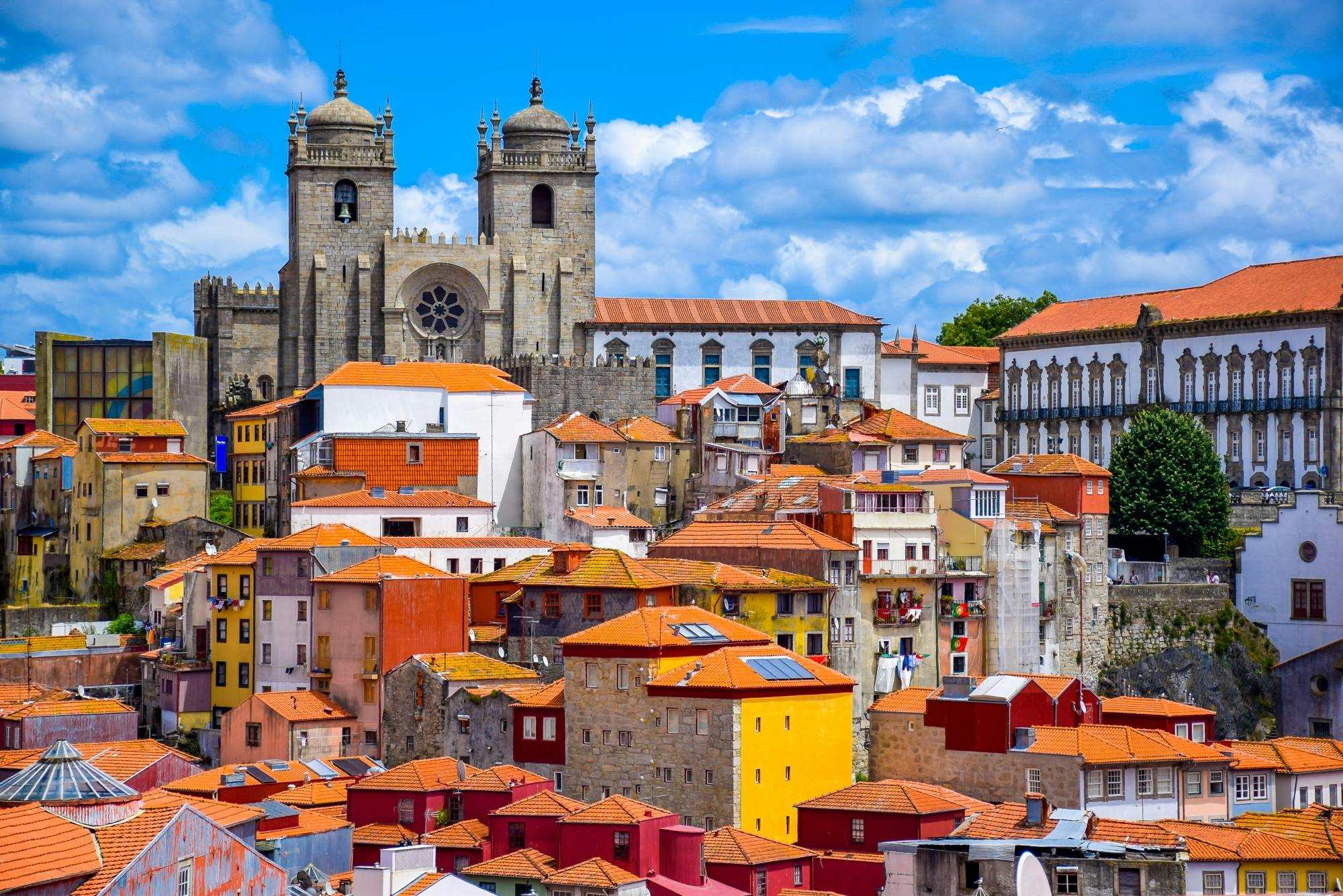 Visite de Porto en tuk-tuk et visite guidée de la cave à vin de Porto avec dégustations