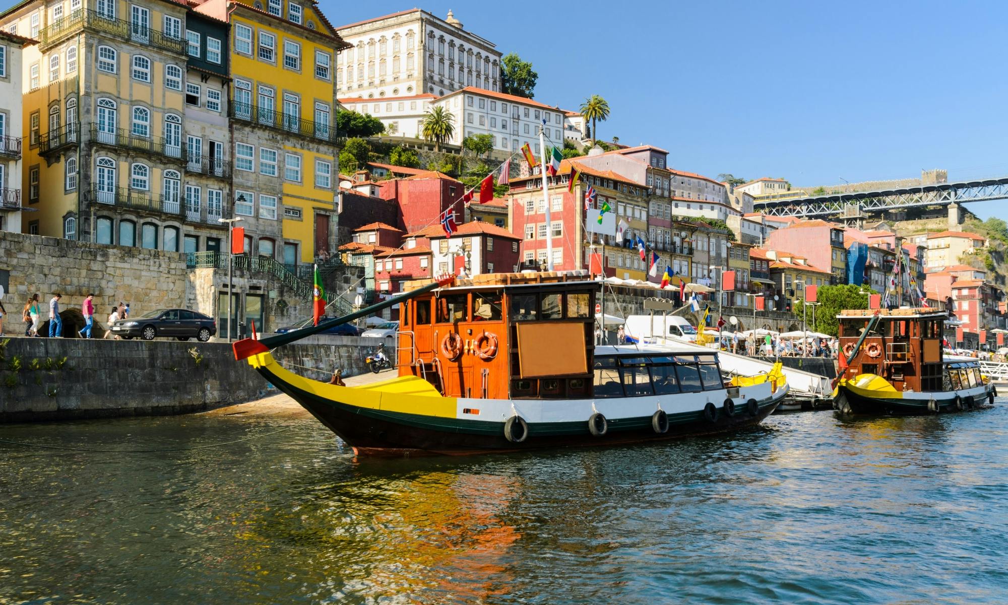 Passeios turísticos no Porto de tuk-tuk e cruzeiro das seis pontes no rio Douro