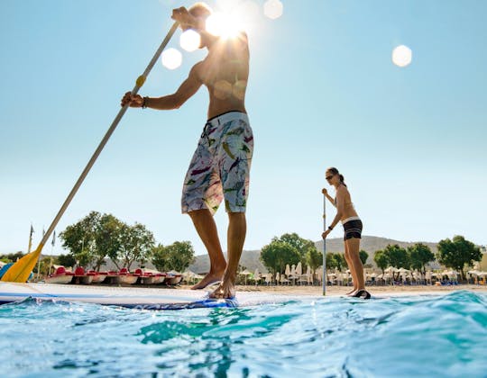 Leçon de paddle board dans la baie de Lygaria