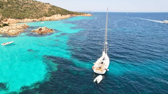 Zeiltocht in de La Maddalena-archipel vanuit Cannigione met lunch