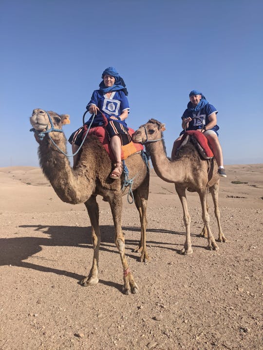Tour di un'intera giornata nel deserto di Agafay con giro in cammello e pranzo berbero