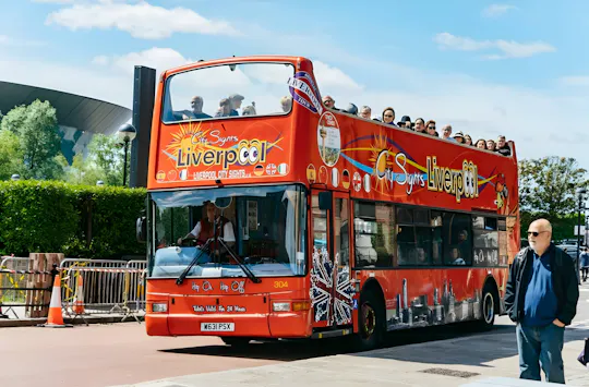 Stadt- und Beatles-Tour mit Hop-on-Hop-off-Tour-Ticket