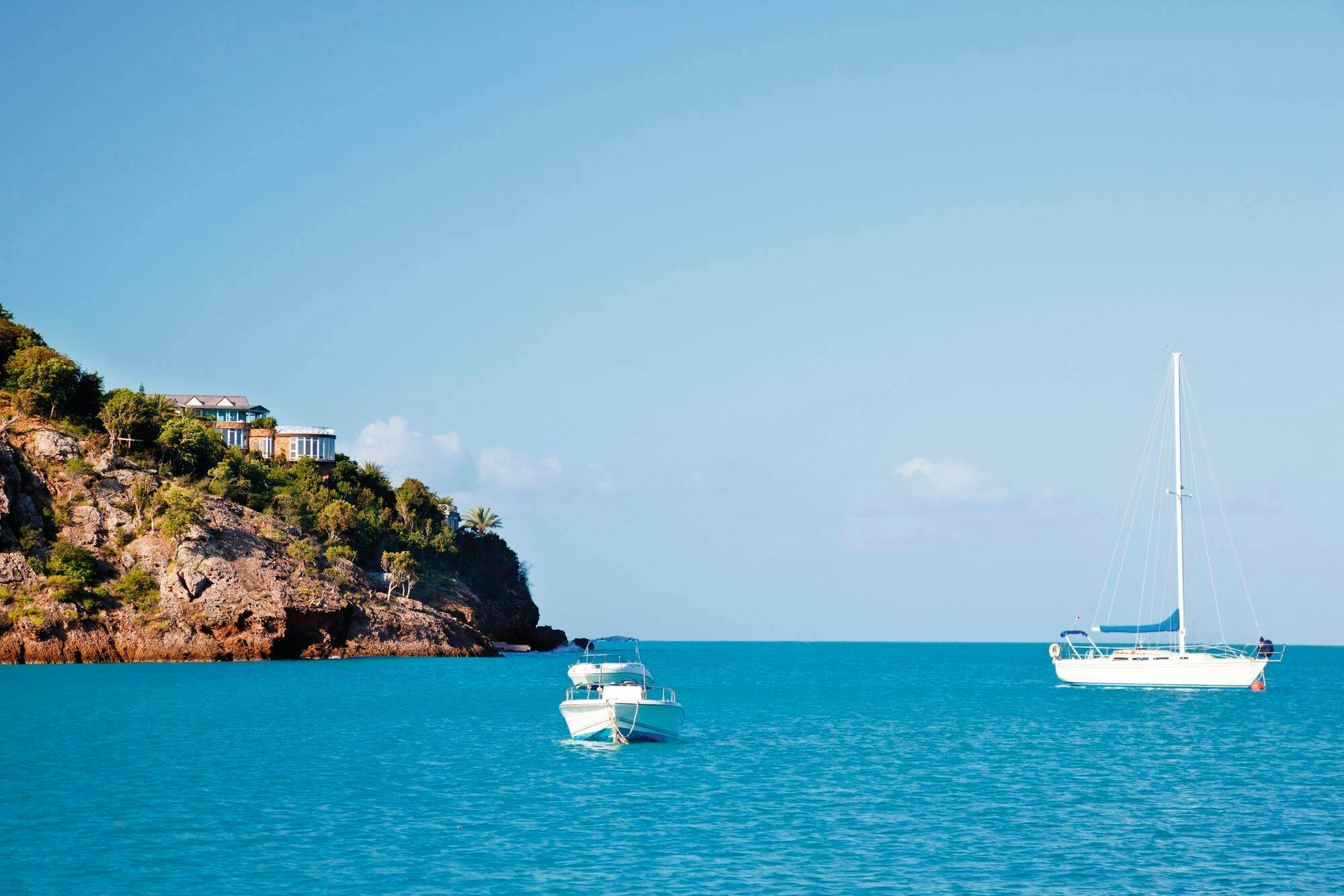 Tour di snorkeling in motoscafo della baia di Agia Pelagia