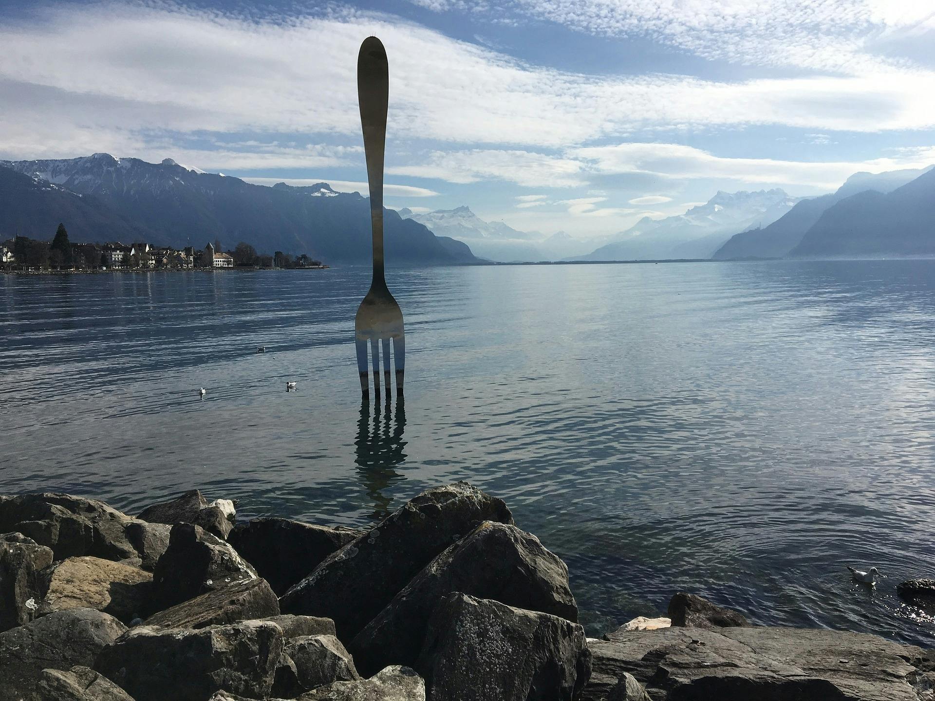 2-hour family walking tour in Vevey