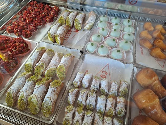 Visita guiada a pie de cannolos y pasteles en Catania