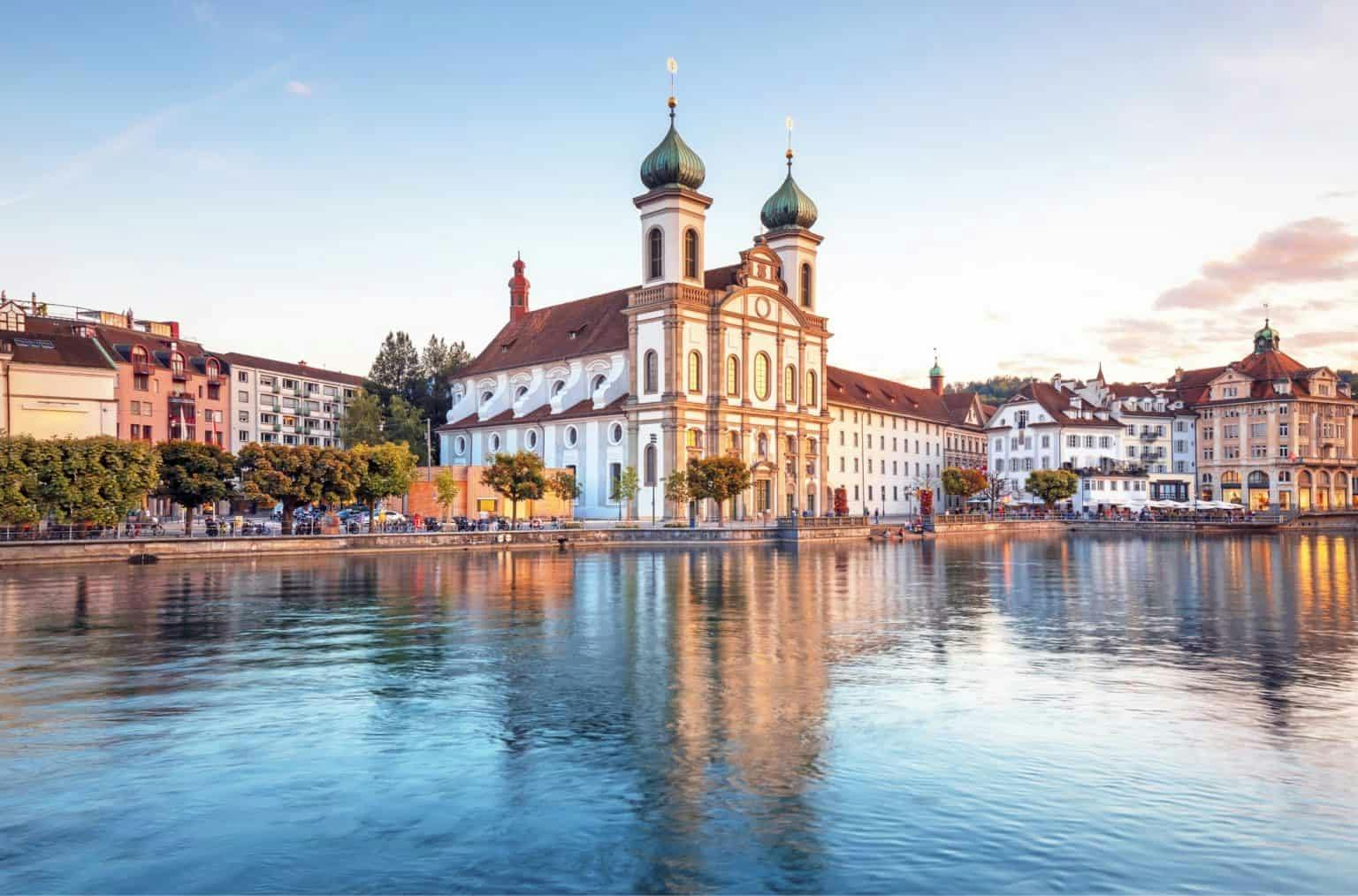 2-hour romantic tour in Lucerne