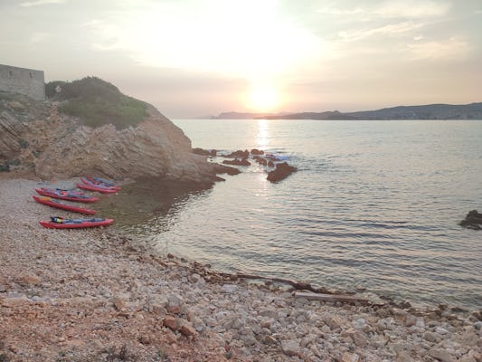 Excursion guidée en kayak au coucher du soleil au départ de Bandol avec apéritifs et boissons