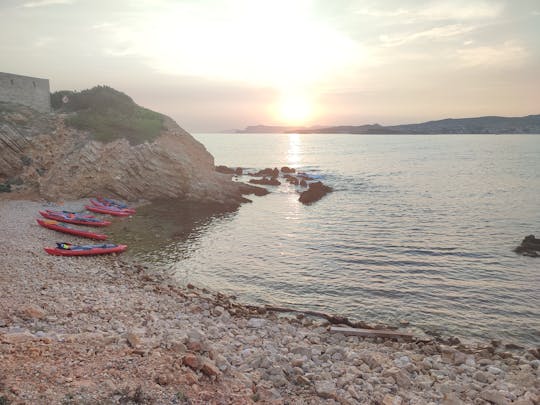 Sunset guided kayak tour from Bandol with appetizers and drinks