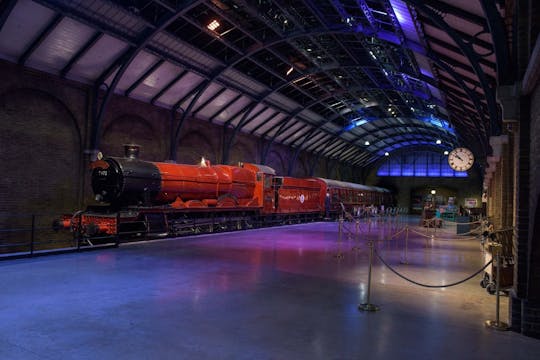 Warner Bros. Studio Tour London – kulisy nagrywania filmów o Harrym Potterze z transferem
