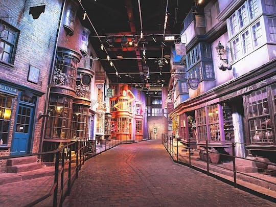 Z Londynu: Wycieczka do studia Warner Bros. Londyn — The Making of Harry Potter bilet wstępu i transfer pociągiem z eskortą