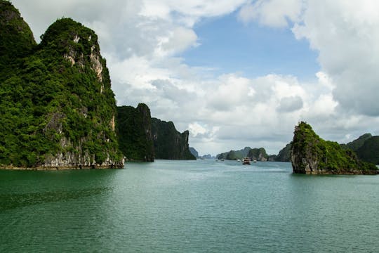 Viaje de 3 días a la bahía de Ha Long y la isla de Cat Ba desde Hanoi