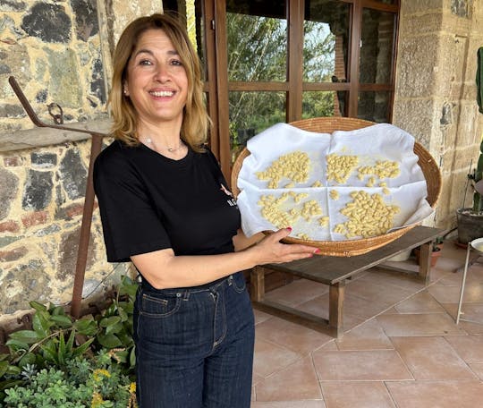 Laboratorio de pasta con almuerzo en el campo en Oristano