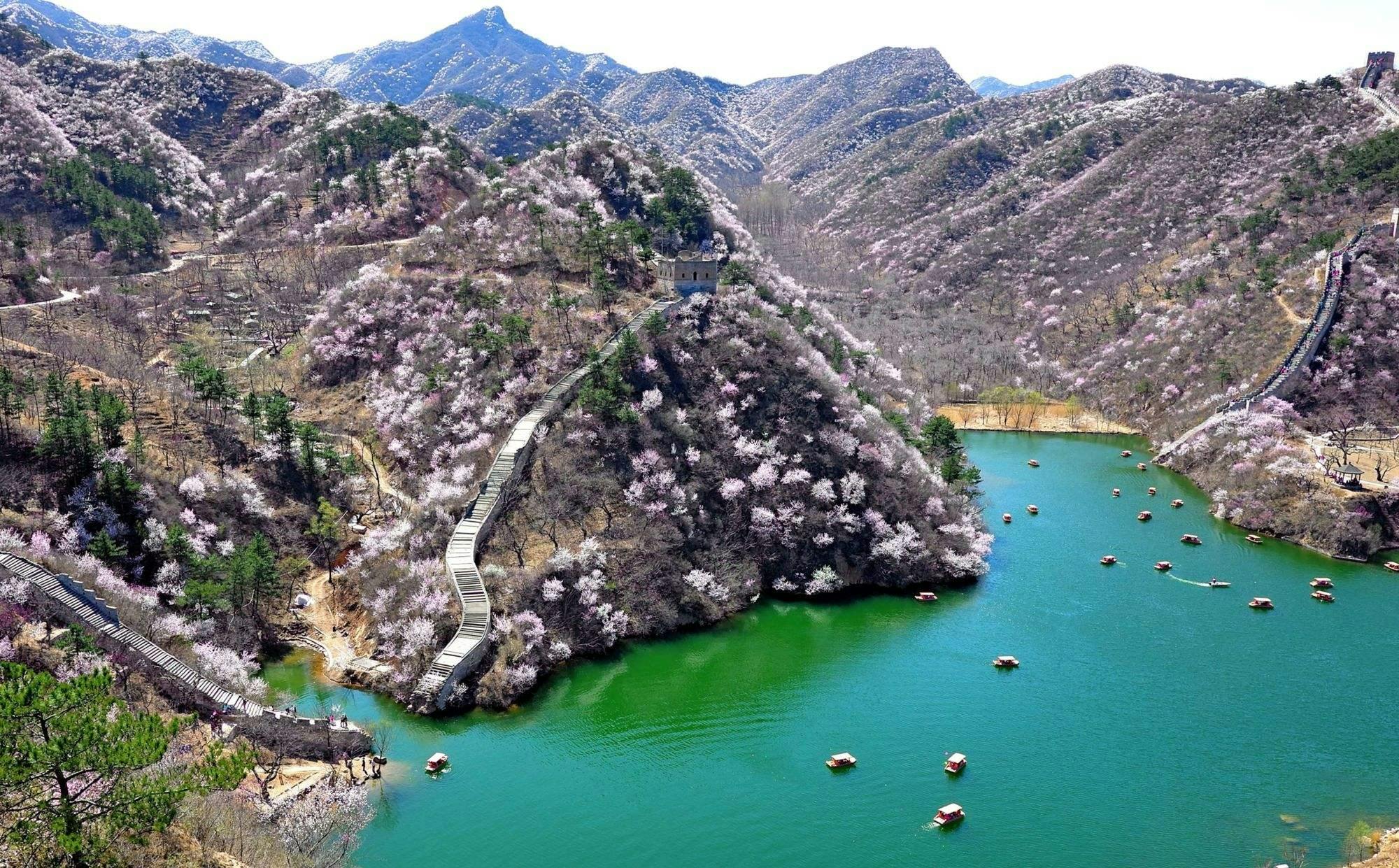Huanghuacheng-Wasserwand mit gechartertem Boot und Olympiapark-Tour
